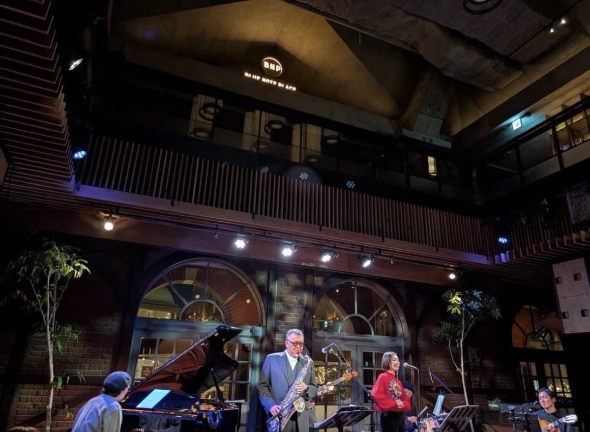 kaoritkd's tweet photo. 恵比寿Blue Note Placeでの次回の宴は
4月5日！
またこの最高のメンバーで

春の匂いを感じながら楽しい時間を一緒に過ごしましょう

#bluenoteplace 
#btt
#田中邦和
#tatsu
#栗原務
#ハタヤテツヤ
#小池龍平 
#武田カオリ
#濱田大介 https://t.co/T0xXyOB6HX