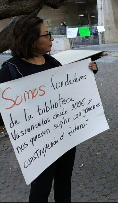 YoXLas40Horas2's tweet image. TRABAJABAN EN LA VASCONCELOS DESDE 2006 Y LOS CORREN POR EMAIL

Estaban por honorarios
No tenían prestaciones
Trabajaban desde la apertura de la biblioteca en 2006 pero jamás les dieron basificación.
Hoy les dan una patada desconociendo la relación laboral que sí existió