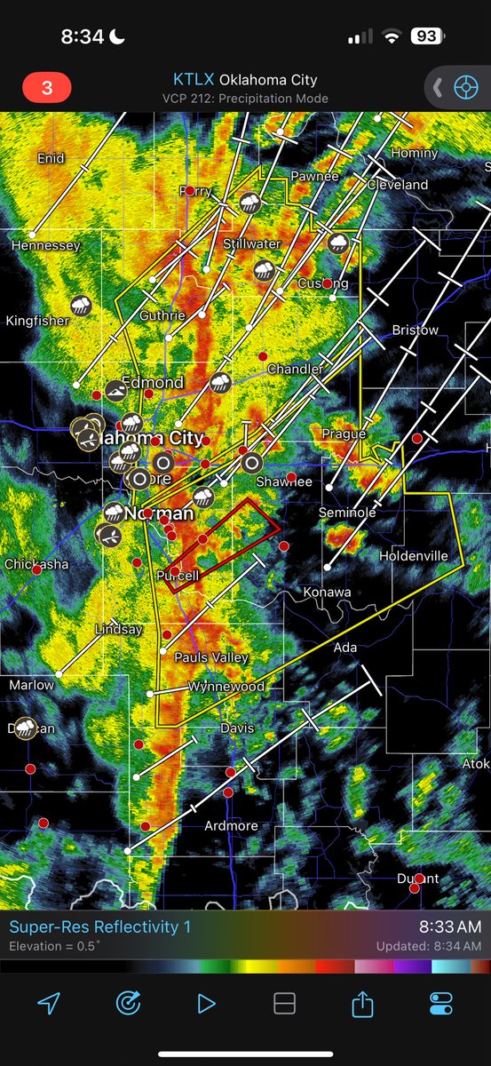 CarolinagirlWx's tweet image. #Oklahoma you got me salty this morning. You couldn’t have done this last week when I was there?!? 

Lots of rain and high winds this morning ongoing. Tornado threat low but non-zero. Couple of warnings out already for the area. 

#howrude #okwx #weather #StayWeatherAware