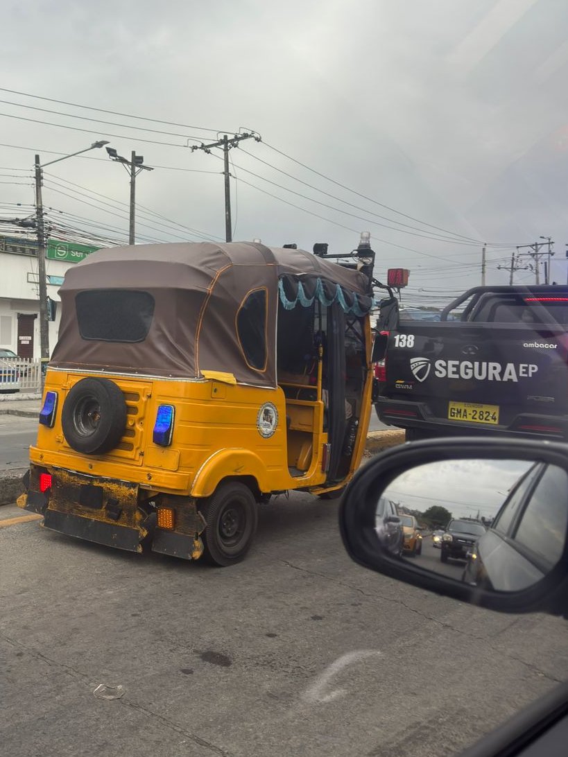 📌ATENTOS
Continua el ingreso de las tricótomos a Guayacanes, tricimotos sin placas de paso, tricimotos sin placas junto a un vehículo de Segura EP de paso.

En lo que va del año ya se las ve mas seguido ingresar y llegar hasta el Parque Acuático.

🔁Comparte con tus vecinos