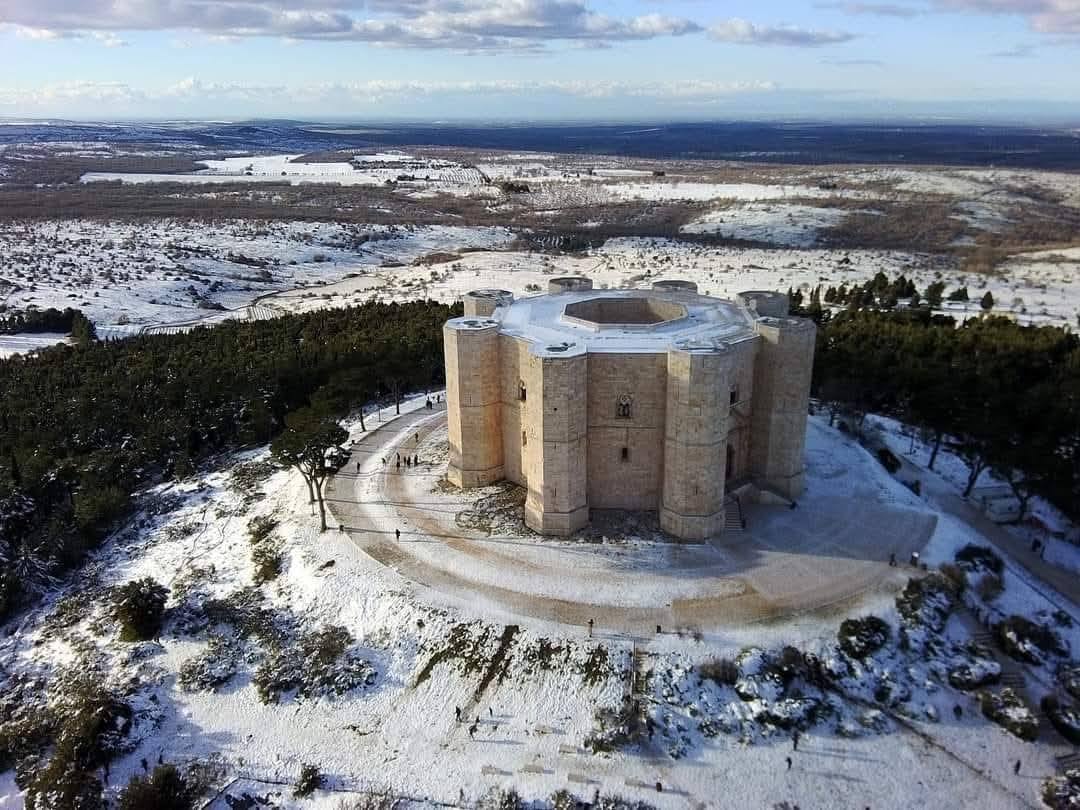 MMmarco0's tweet image. Castel Del Monte, Puglia ❄️