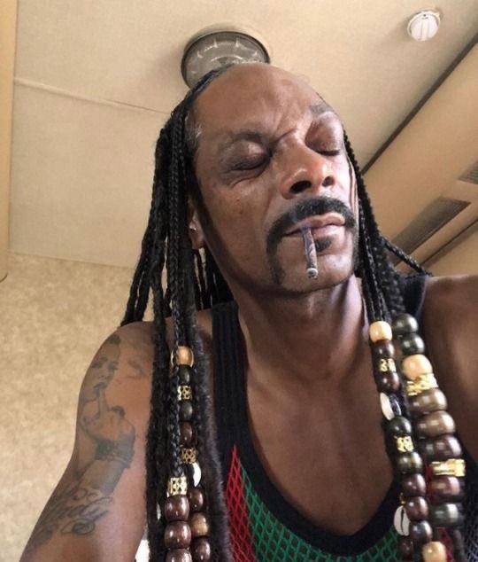 upshine3's tweet image. When the smoke from the Blunt gets in your eyes😭