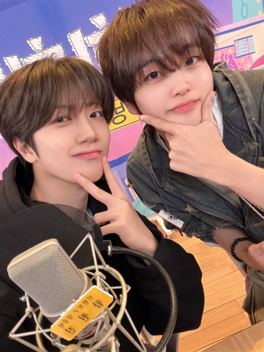 CRAVITYstarship's tweet image. [📸] 260108
MBC FM4U #친한친구방송반
⠀ 
#CRAVITY #크래비티
#DaretoCrave_Epilogue
#LemonadeFever