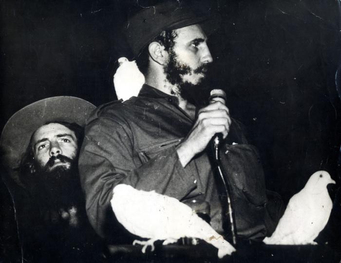 🇨🇺✨ La alegría inmensa del primer día sigue latiendo en nuestros corazones ♥️

 Y evocamos a Fidel el 8/1/1959: "No nos engañamos creyendo que en lo adelante todo será fácil; quizás en lo adelante todo sea más difícil..." 
#CubaVencerá  

<a href="/Colina_CTCuba/">Miguel Colina</a> <a href="/Cuba_CTC/">Central de Trabajadores de Cuba</a>