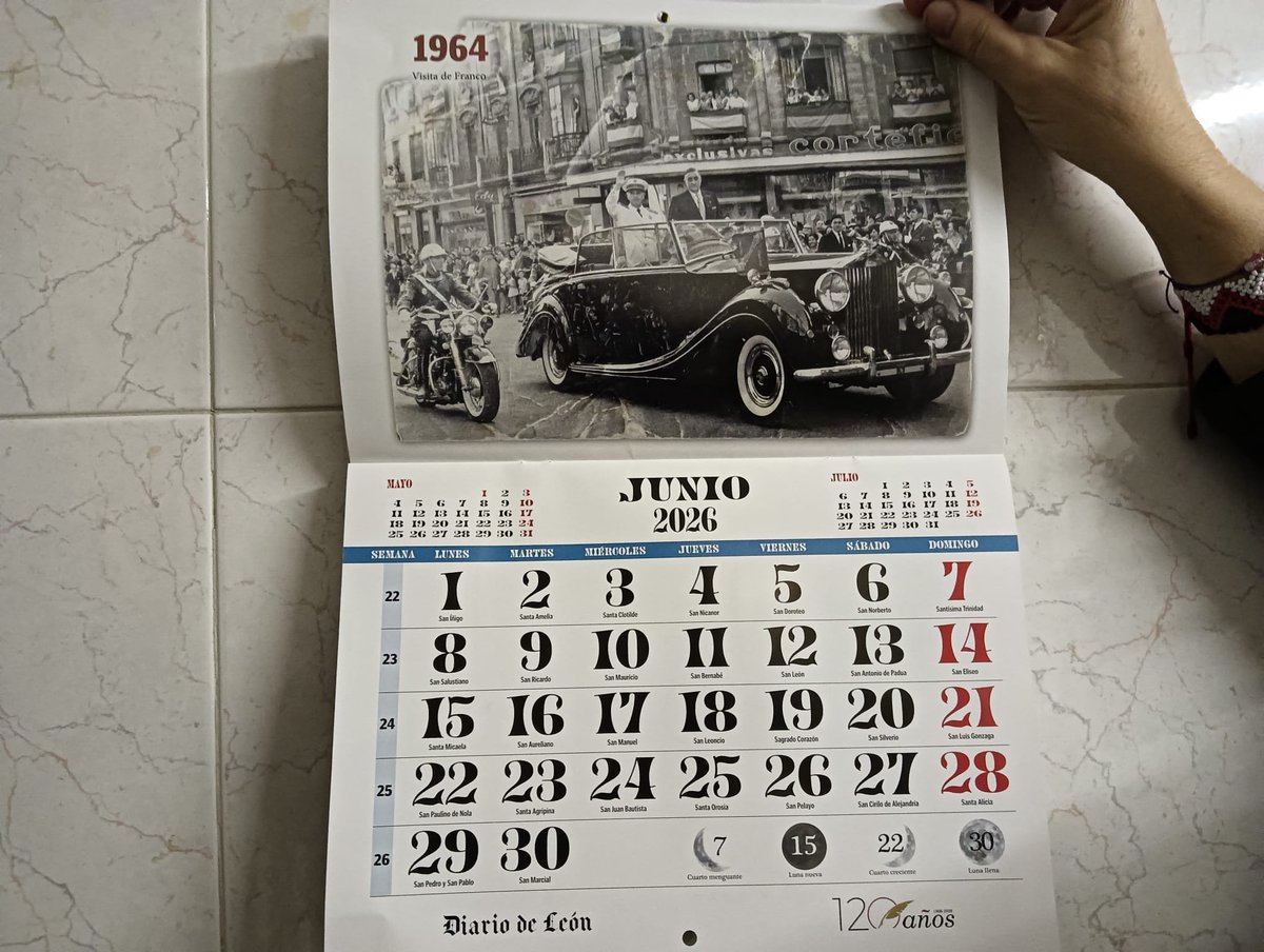 El Diario de León, propiedad de Ulibarri, empresario de cabecera del PP y condenado por corrupción, ha hecho un calendario para el 2026 y la foto de junio es la visita del dictador Franco a León en 1964.

Mañueco riega de dinero público a este periódico. VERGÜENZA.
