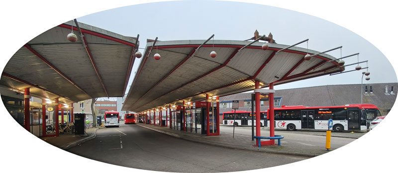 framenso's tweet photo. NIEUW op mijn Thuispagina: HOV in 't Gooi is een hoogwaardige busroute tussen Hilversum NS en het busstation van Huizen. 'Hoogwaardig' betekent dan dat de bus over het grootste deel van het traject meerijdt met het overige wegverkeer. 
https://t.co/xRaMYo2jlg https://t.co/jeLwz5zfb8