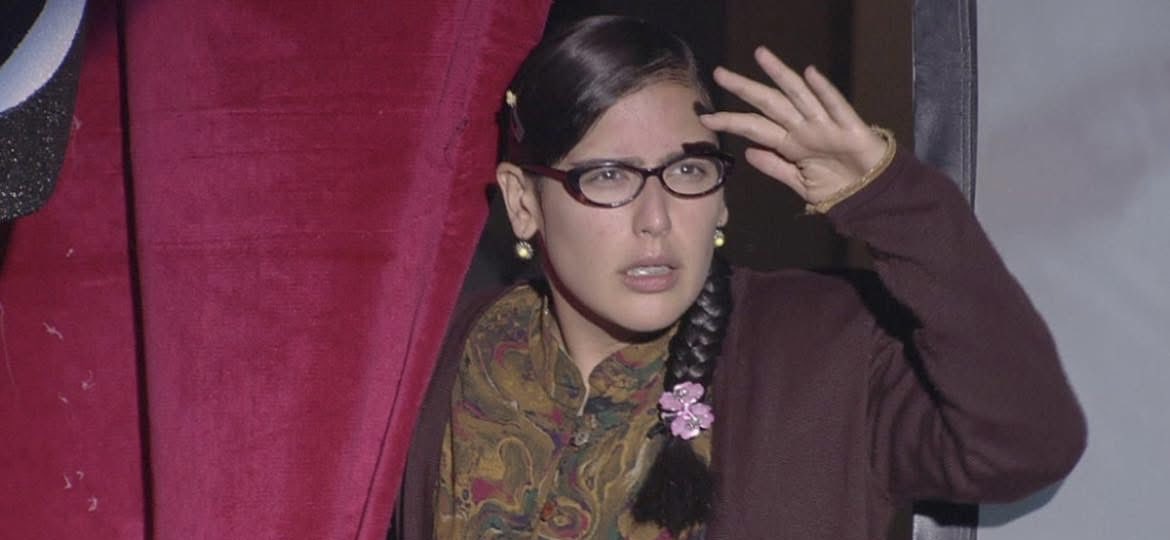 La maestra saliendo de casa y ver la luz del sol, después de dos semanas de hibernación