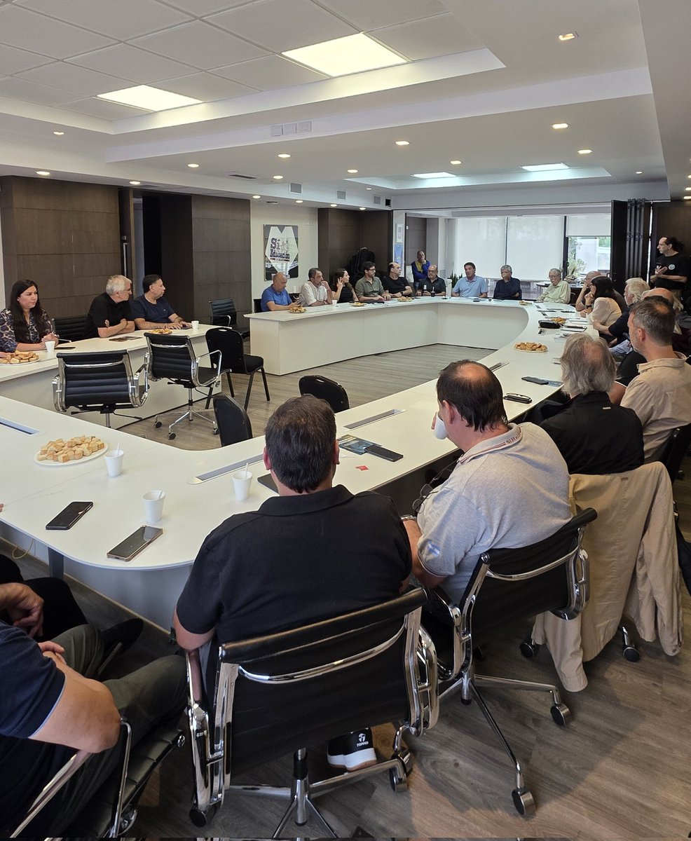 #Ahora Los gremios estatales estamos reunidos en UEPC para definir medidas contra el ajuste jubilatorio ¡Rechazamos la Ley de Equidad Jubilatoria y el aumento de los aportes personales al APROSS!