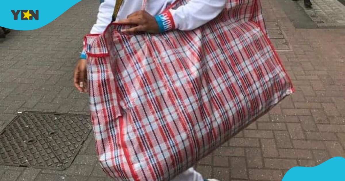 PulseNigeria247's tweet image. 22 Nigerian words added to the Oxford English Dictionary in 2025. 

- Abeg
- Afrobeats
- Amala
- Bend down (and) select
- Biafran
- Biko
- Coco
- Cocoyam
- Fufu
- Ghana Must Go
- Hype man
- Ijaw
- Iroko 
- Mammy market
- Moi Moi
- Nyash
- Swallow
- Talk less of
- Trolling
- Wear…