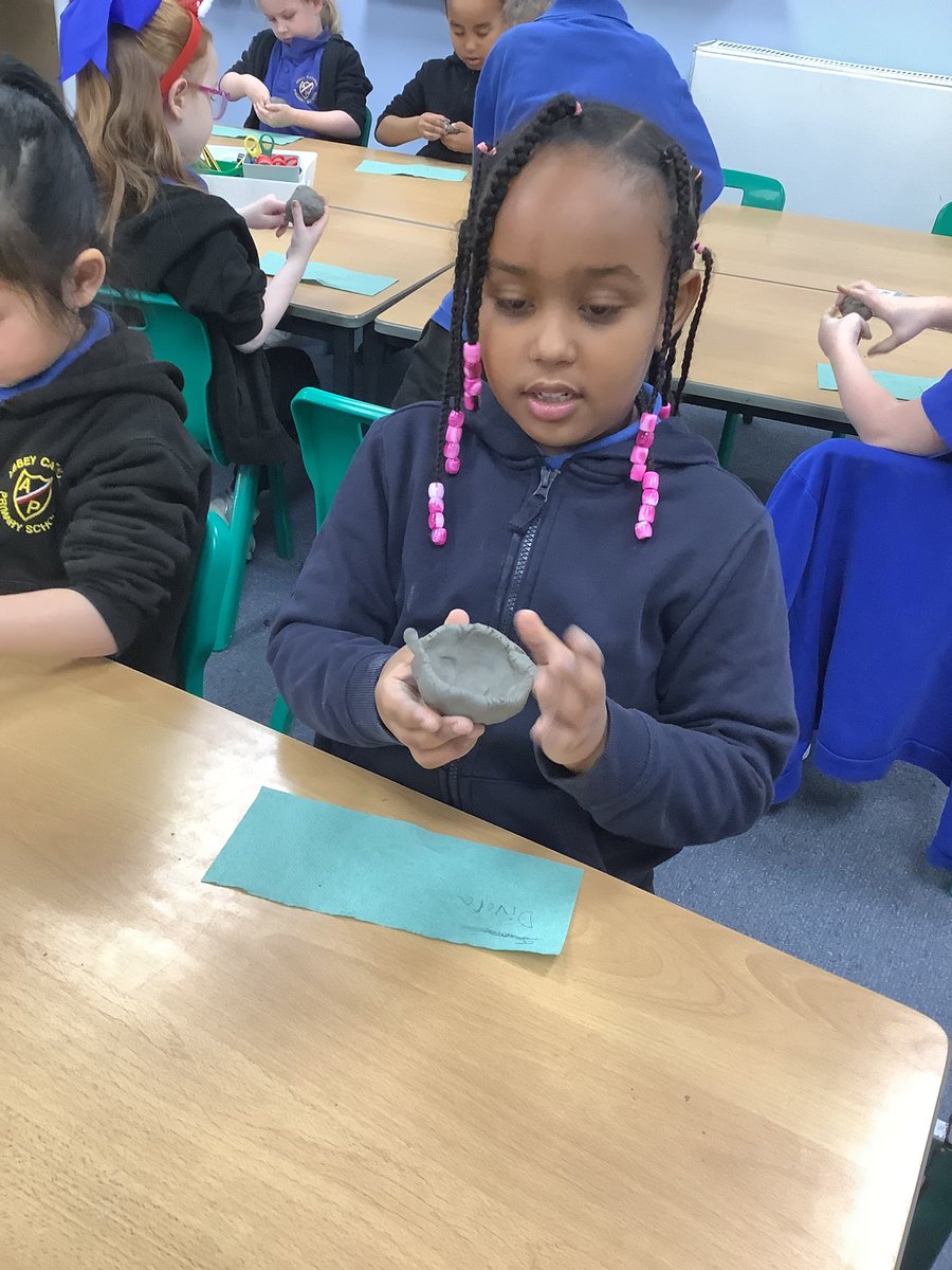 AbbeyPrimary's tweet photo. #Y1 are sculpting the clay balls into a pot shape. #DT #multifaithweek https://t.co/opClKsIeG3