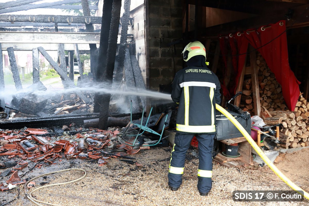 Pompiers17 tweet media