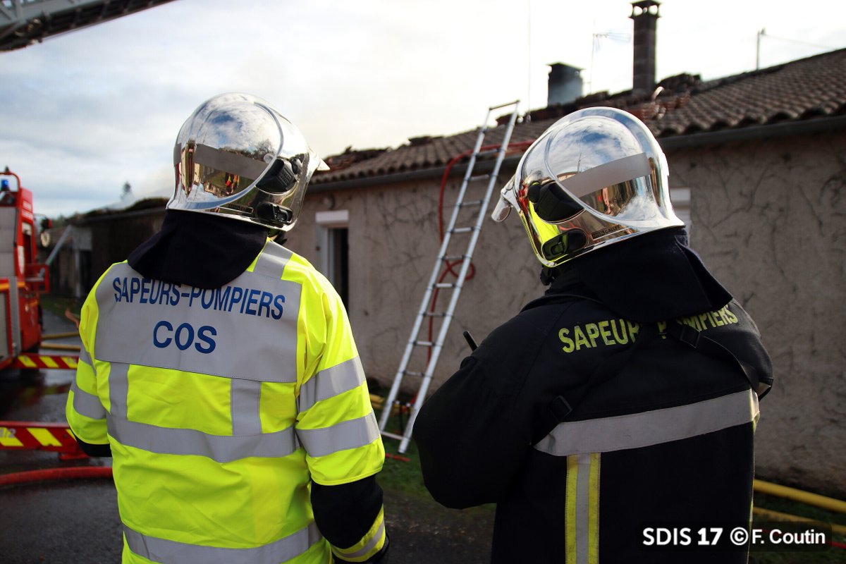 Pompiers17 tweet media