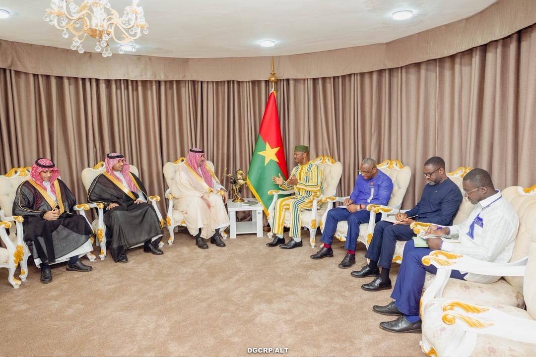 S.E. Amb. Fahad Abdulrahman ALDOSARI <a href="/FahadAALDOSARI/">Fahad A. ALDOSARI فهد بن عبدالرحمن الدوسري</a> a été reçu en audience par l'Honirable Dr Ousmane Bougouma, Président de la l'Assemblée Législative de Transition du #Burkina_Faso. Cette audience intervient à l'approche du départ définitif de S.E. l'ambassadeur. 
Étaient