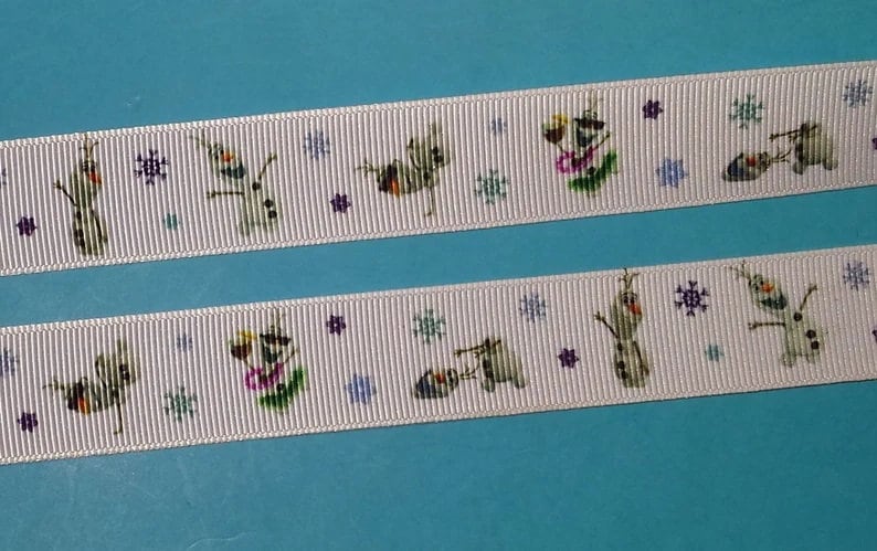 PixieDustedFun's tweet image. Wrap your creations in magic! Our Olaf Ribbon from Frozen is just $1.95. Perfect for all your crafting needs. Get yours today! #CraftingMagic #FrozenFun

Shop Now etsy.com/listing/180703…