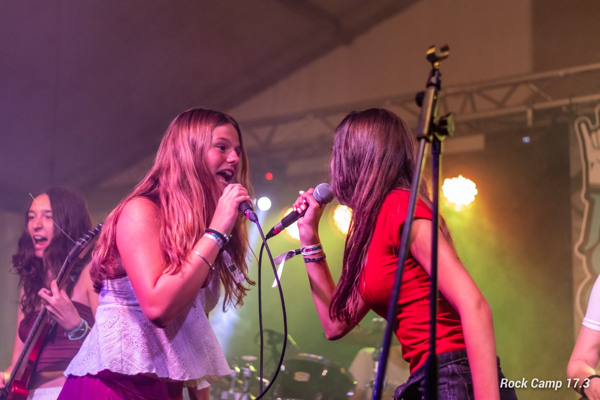 En Rock Camp no solo vienes a aprender música, vienes a vivir la adrenalina de un directo de verdad, rodeado de gente que siente el Rock igual que tú. Es el momento donde todo el esfuerzo de los ensayos cobra sentido.

#RockCamp #campamento #Concierto #VeranoRock