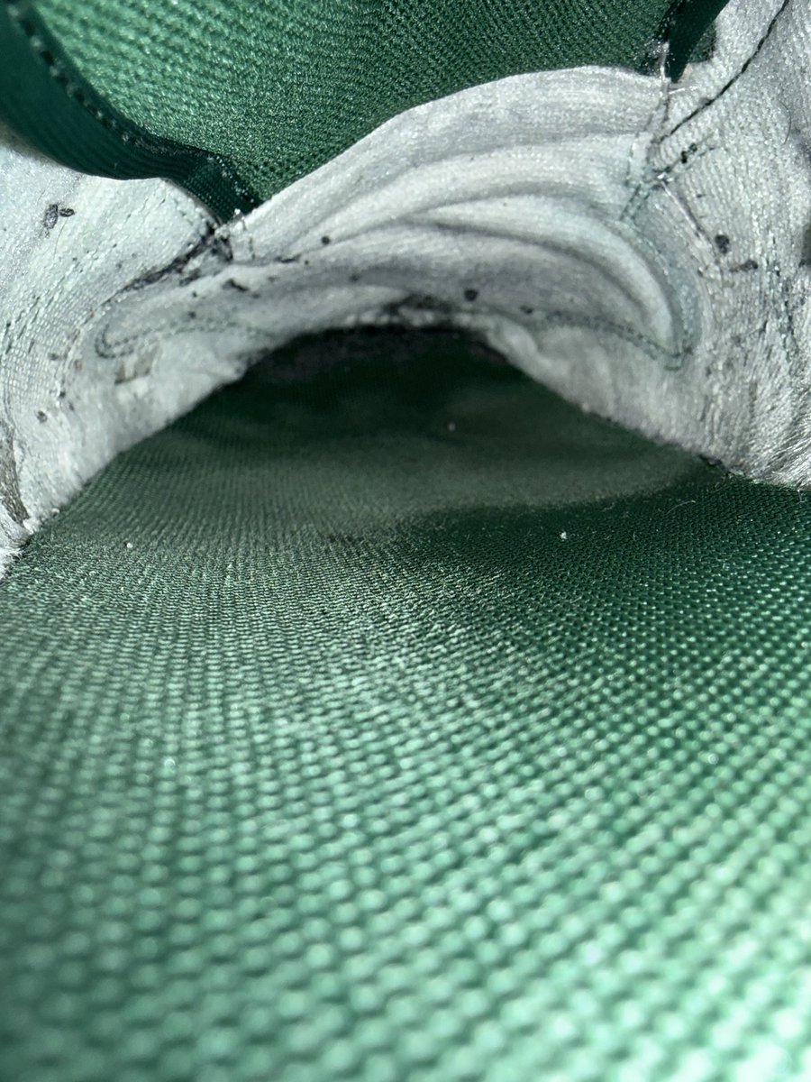 xiaoshun99822's tweet image. 同好发来的定位，立马去勘探，发现了44.5码的dunk，那味道够绝了，由于是老小区白天不方便，等晚上再来