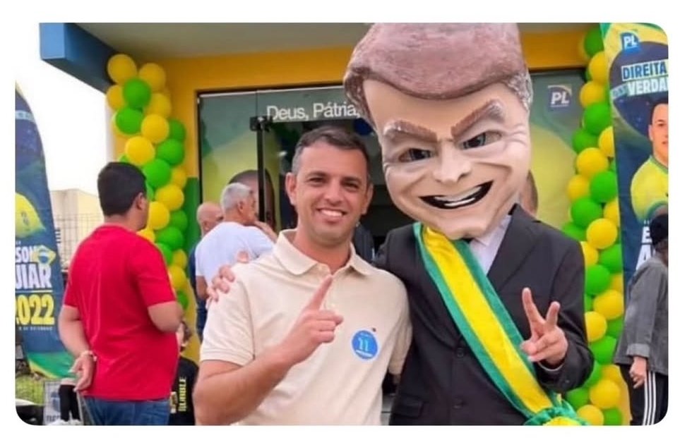 Gustavramski_'s tweet image. O prefeito bolsonarista de Garopaba/SC, JUNIOR DE ABREU BENTO foi preso hj acusado de roubar dinheiro público do município.
E eu jurava q os catarinenses eram "diferenciados "🤷🏼‍♂️