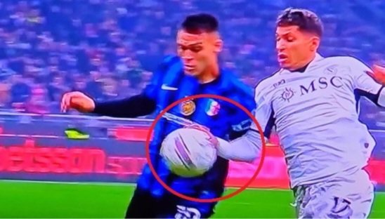 TheGreatCiube's tweet image. Qui non era fallo, eh? 
Meschini e ipocriti, abbiate almeno la decenza di tacere 🤫