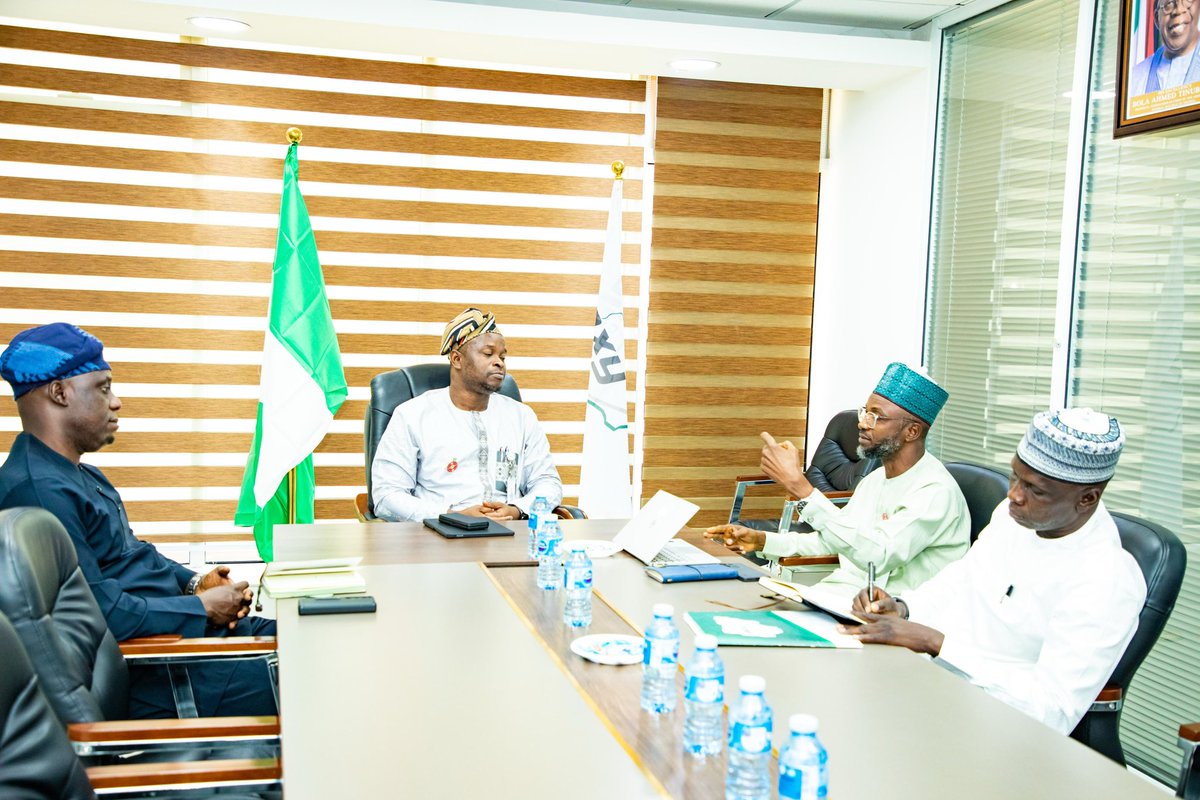 Galaxybackbone's tweet photo. The Managing Director/CEO, Prof. Ibrahim Adeyanju, held his first leadership meeting of the year with some of GBB’s leaders to review internal processes, strengthen alignment, and sharpen our focus on effective service delivery.

Clear direction. Strong alignment. A performance and impact driven year ahead.

#drivingexcellence #serviceexcellence @IbrahimAdeyanju