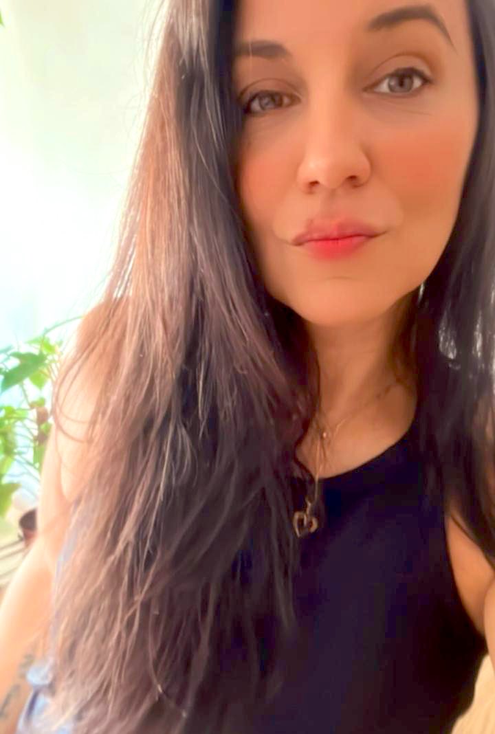 Silnari's tweet image. Hoy es mi cumpleaños.
Más de la mitad de mi vida ya la viví.
Hijos, matrimonios, separaciones, pérdidas, alegrías, logros personales, frustraciones mil, muchas canas y arrugas. Todo esto me trajo hasta acá.

Gracias a todos ustedes que me apoyan, a los que son mis clientes fieles…