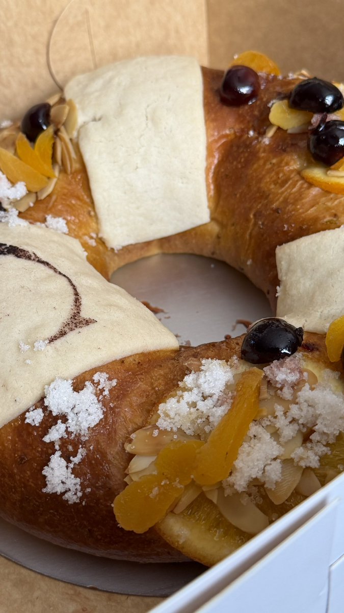 Esta semana hice maratón de rosca, aunque la primera fue antes de Navidad, de Walmart, quizá la mejor que probé este año (masa madre, según)