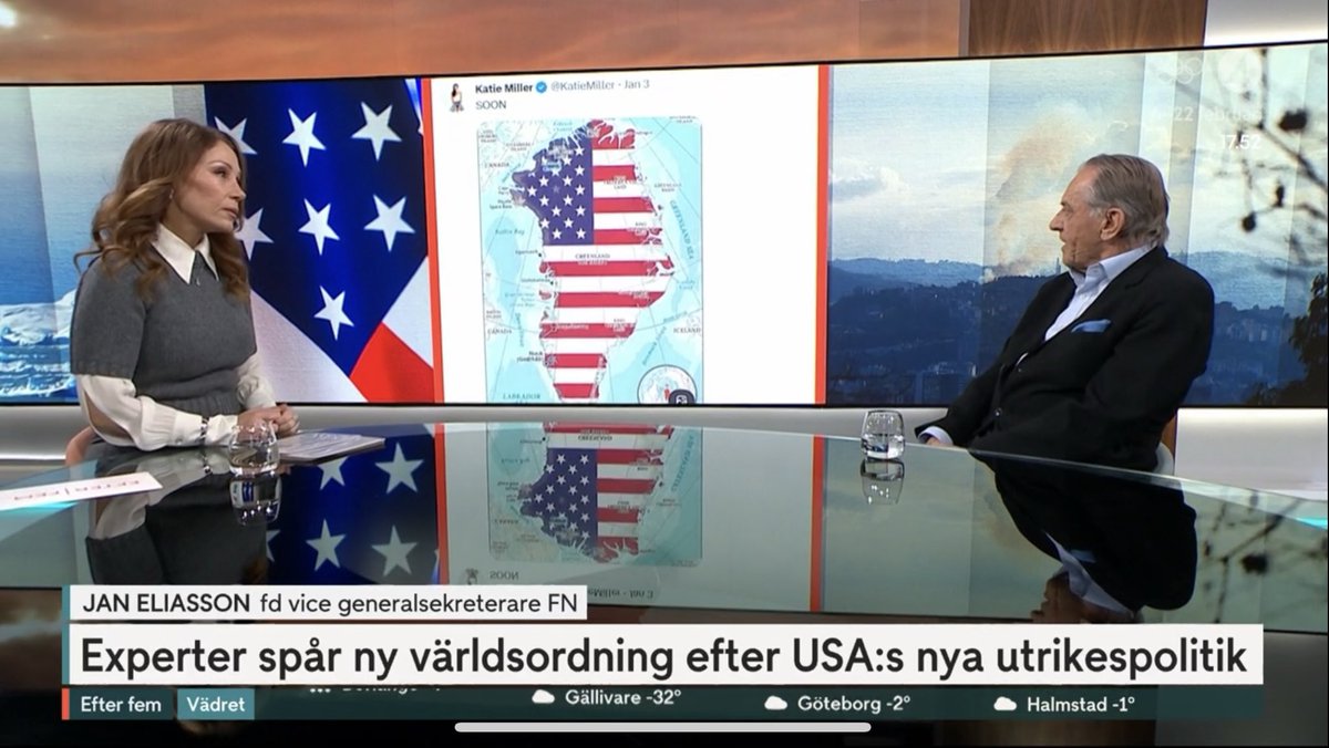 jpe25216052's tweet image. Stämningen är smått stressad i studion.