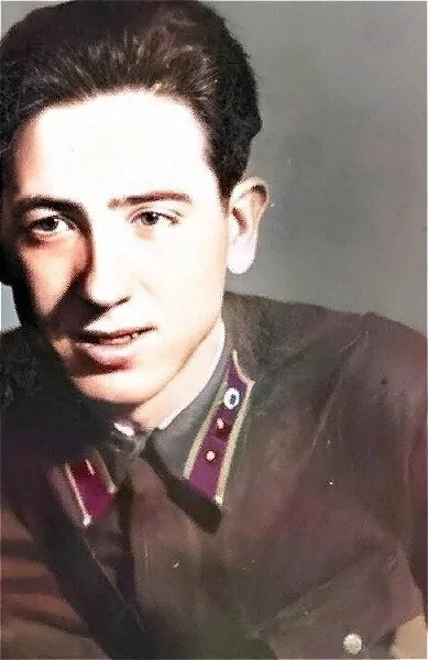 SovetskijSlova1's tweet photo. 9 января 1920 года, родился Рубен Руис Ибаррури. Сын испанской коммунистки Долорес Ибаррури, офицер Красной Армии. Герой Советского Союза (посмертно).

Из наградного листа: «…пренебрегая опасностью, смело вёл роту в бой. Своим примером мужества и героизма, с лозунгом https://t.co/rmKq5q9Iep