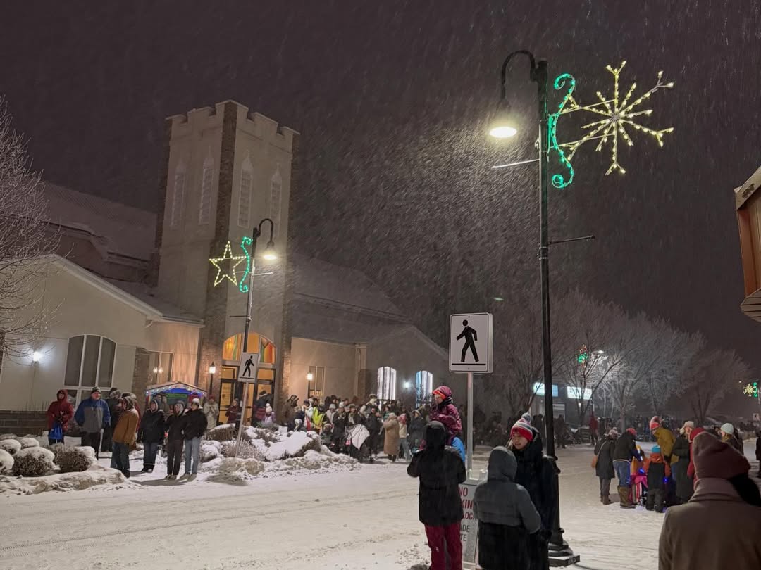 GuardingStarsPR's tweet image. 📸 Behind-The-Scenes  | The Bodyguard

Filming locations and preparations during the High River Santa Claus Parade for The Bodyguard!

Source: @/422colewatkins via Instagram (Date Posted: 06.12.2025)

(2/4)