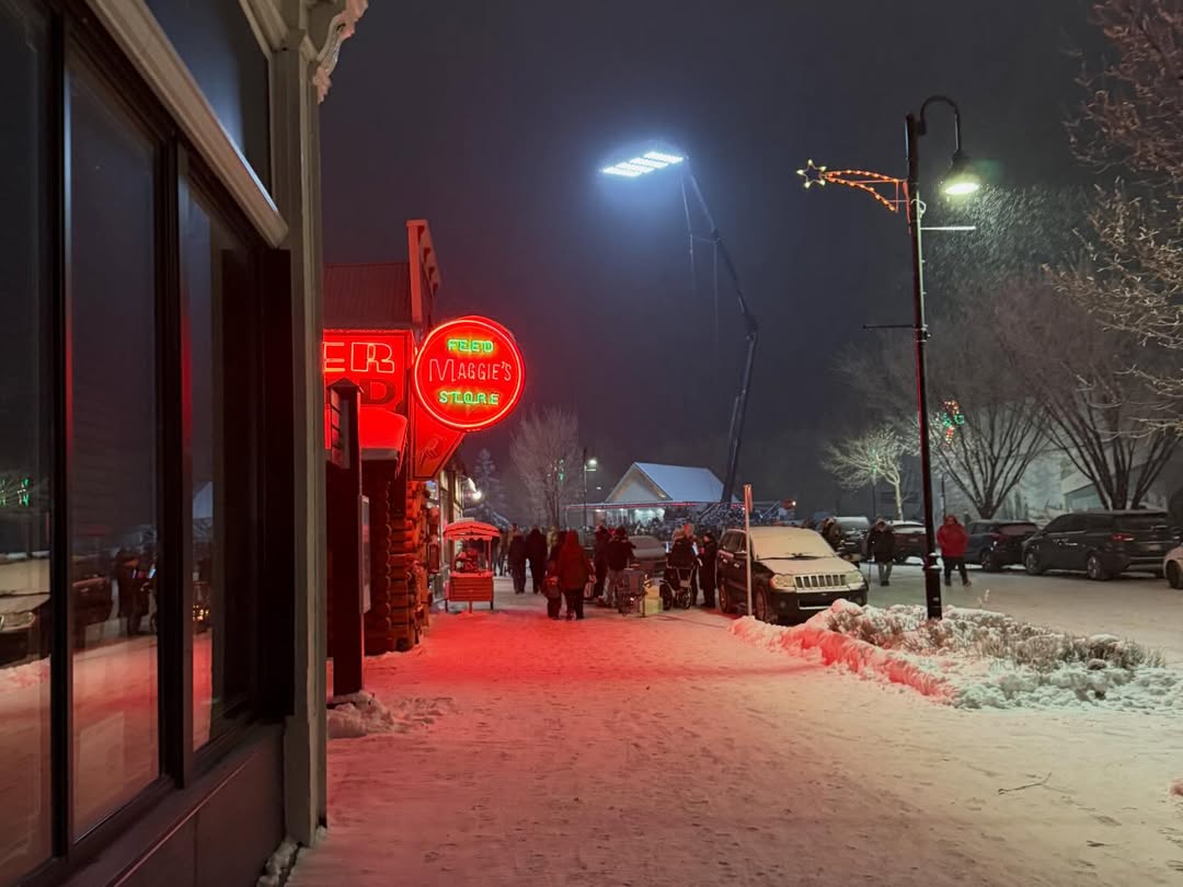 GuardingStarsPR's tweet image. 📸 Behind-The-Scenes  | The Bodyguard

Filming locations and preparations during the High River Santa Claus Parade for The Bodyguard!

Source: @/422colewatkins via Instagram (Date Posted: 06.12.2025)

(2/4)