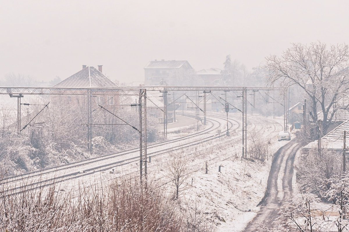 🛤❄️

- Dragica Basarić photography.

#foggy #misty #winter #snow #railwayline