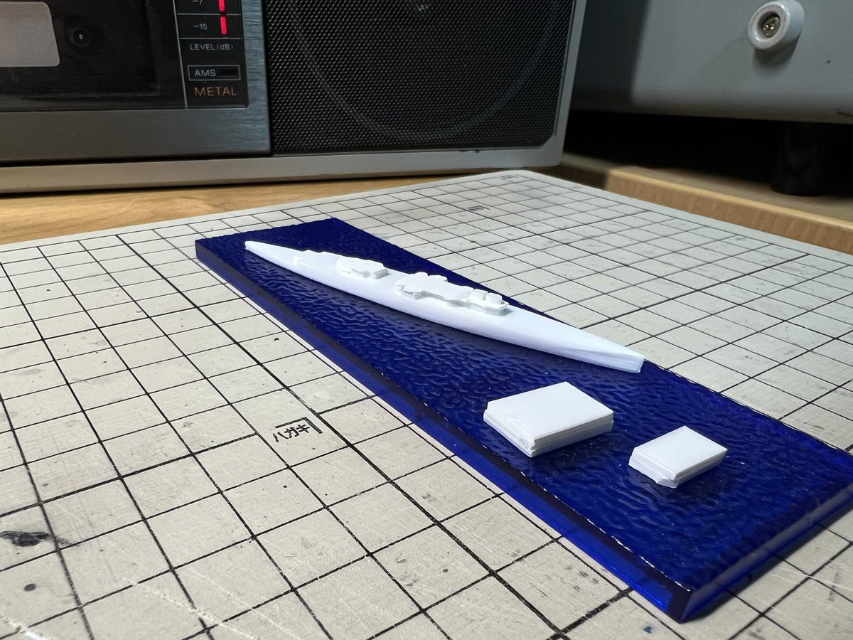 hamakkonavyyard's tweet image. ポケット戦艦 アドミラル グラーフ シュペー。艦橋と煙突のためにプラ板を貼り合わせました。

#2000スケモ