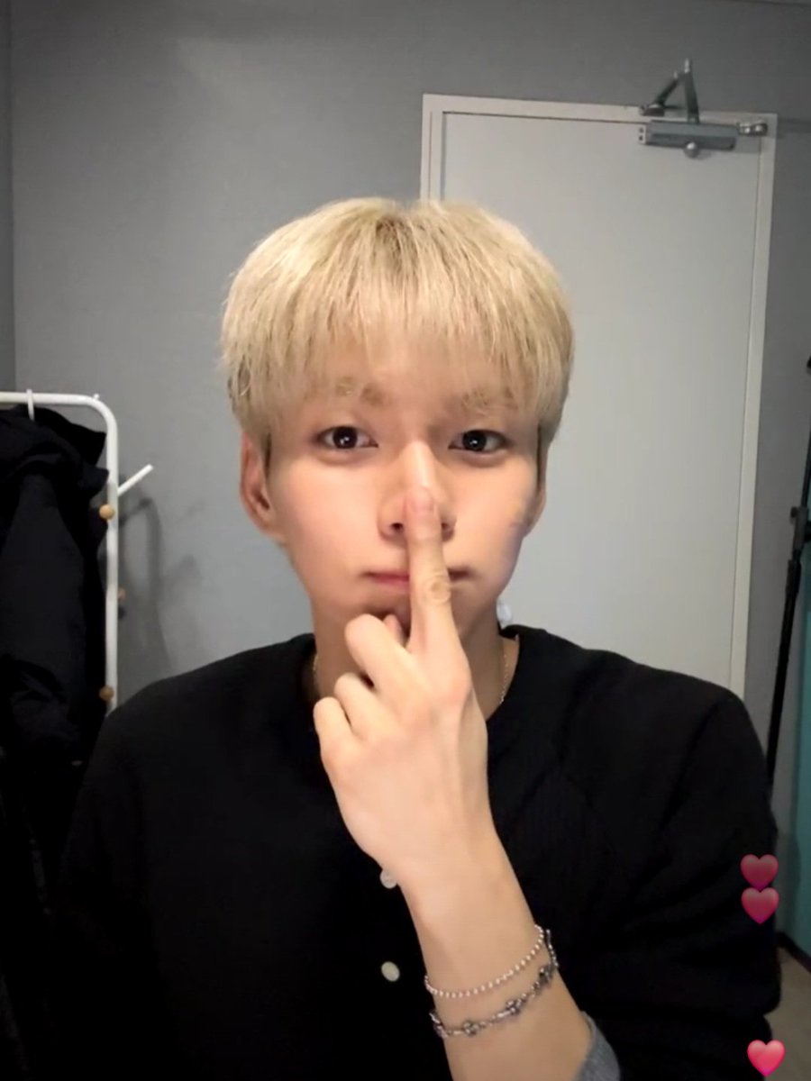 malangco_xh's tweet image. 승밍이 귀여운 점
해달라는 포즈 다해줌 비록 강아지코가 뭔지 모를지라도