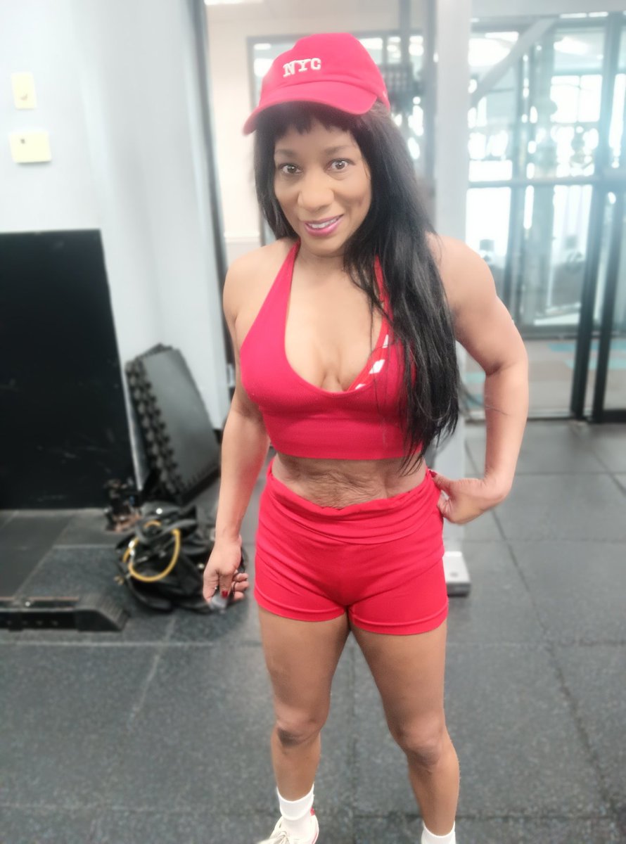TawivixxenFafo's tweet image. My Abs are coming through with no sit ups. (It's not the camera)#Chairworkout #Fitfam #gliders #Sliders #Thursday #ThursdayThoughts #Thursdaymorning