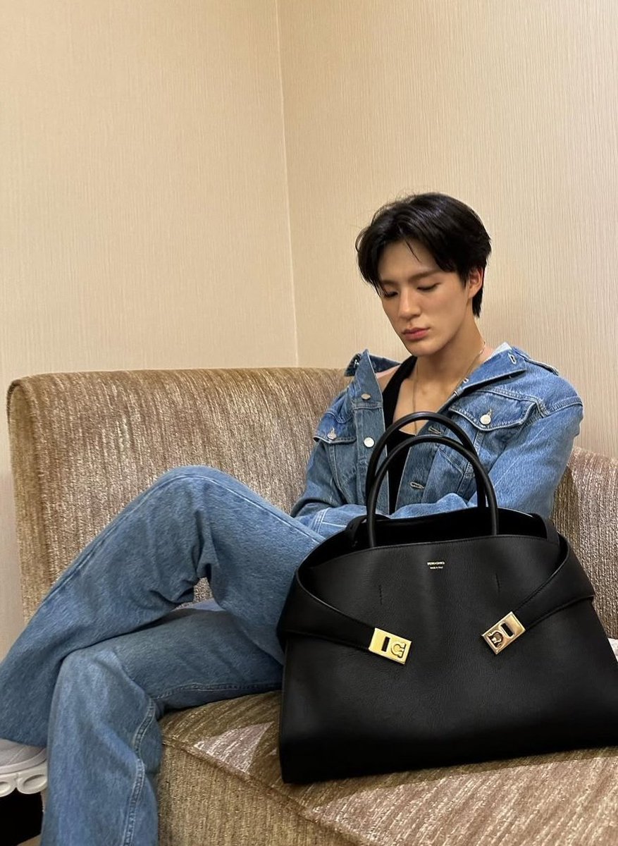 ฉันชอบชีรูปนี้ตลอดไป นางโพสท่าอะไรแบบนี้ เริสที่สุดในไอจีคุณลีเจน