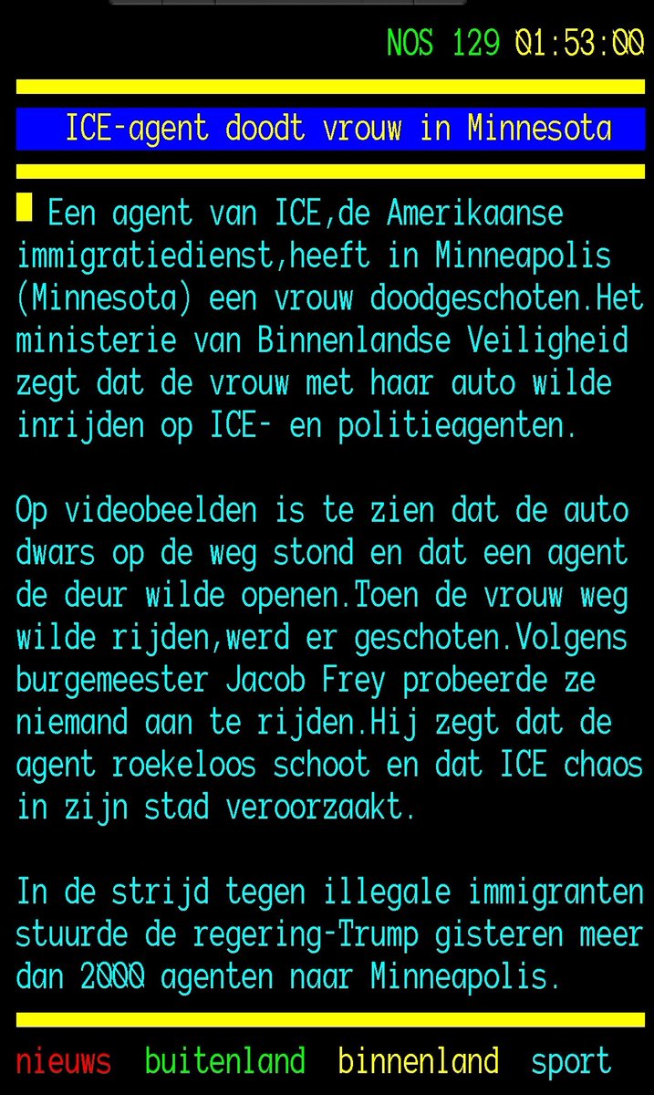 De vrouw waarover dit Teletekst-bericht gaat werd meerdere keren gesommeerd uit het voertuig te komen, onder meer door de #ICE-agent aan haar deur. De NOS verzwijgt dat in dit bericht dat ook een agent voor de auto stond. 1/2 [hat tip: <a href="/adagurdam/">Messi</a>] #Minneapolis #LyingByOmission ⭕️