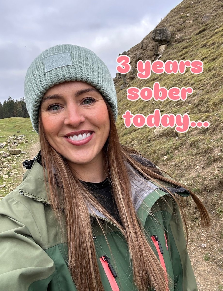 Congratulations on 3 years sober to Amber! 🎉

“This is your sign to give up alcohol ✨”