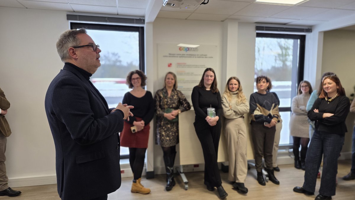 Orange Store tweet media