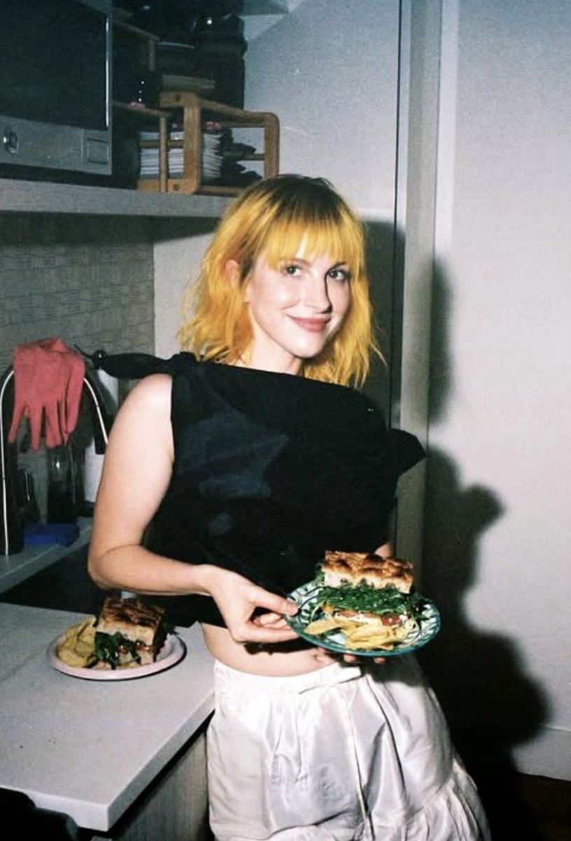 lilymizbiz's tweet image. HER!