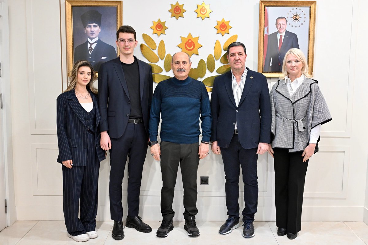 Bursa’dan aile dostum iş insanı Sn. Selim YEDİKARDEŞ ve ailesine nazik ziyaretleri için teşekkür ederim.