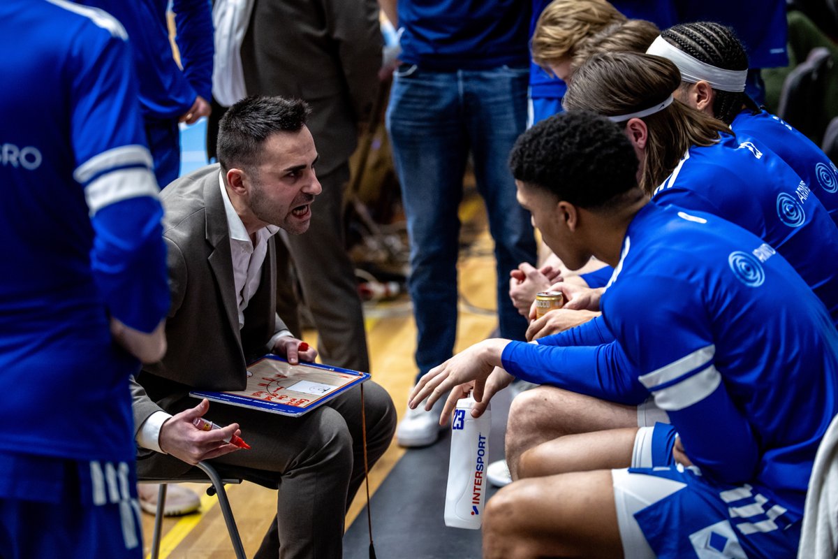 "Lo importante no son los sistemas. Lo importante son los detalles de técnica y táctica individual. Somos mejores entrenadores cuando enseñamos a jugar, más que cuando enseñamos sistemas" Pedro Martínez