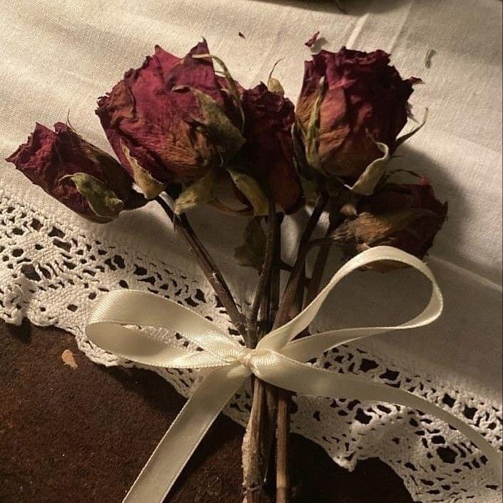 artindetails's tweet image. preserved roses.