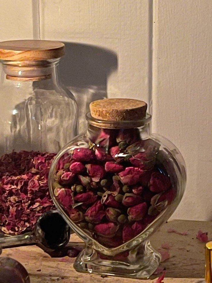 artindetails's tweet image. preserving petals.