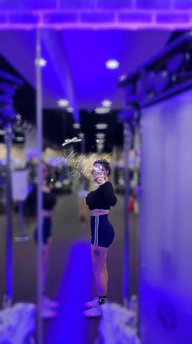 進健身房時冷的不得了
開始健身後，衣服越脫越多🥵