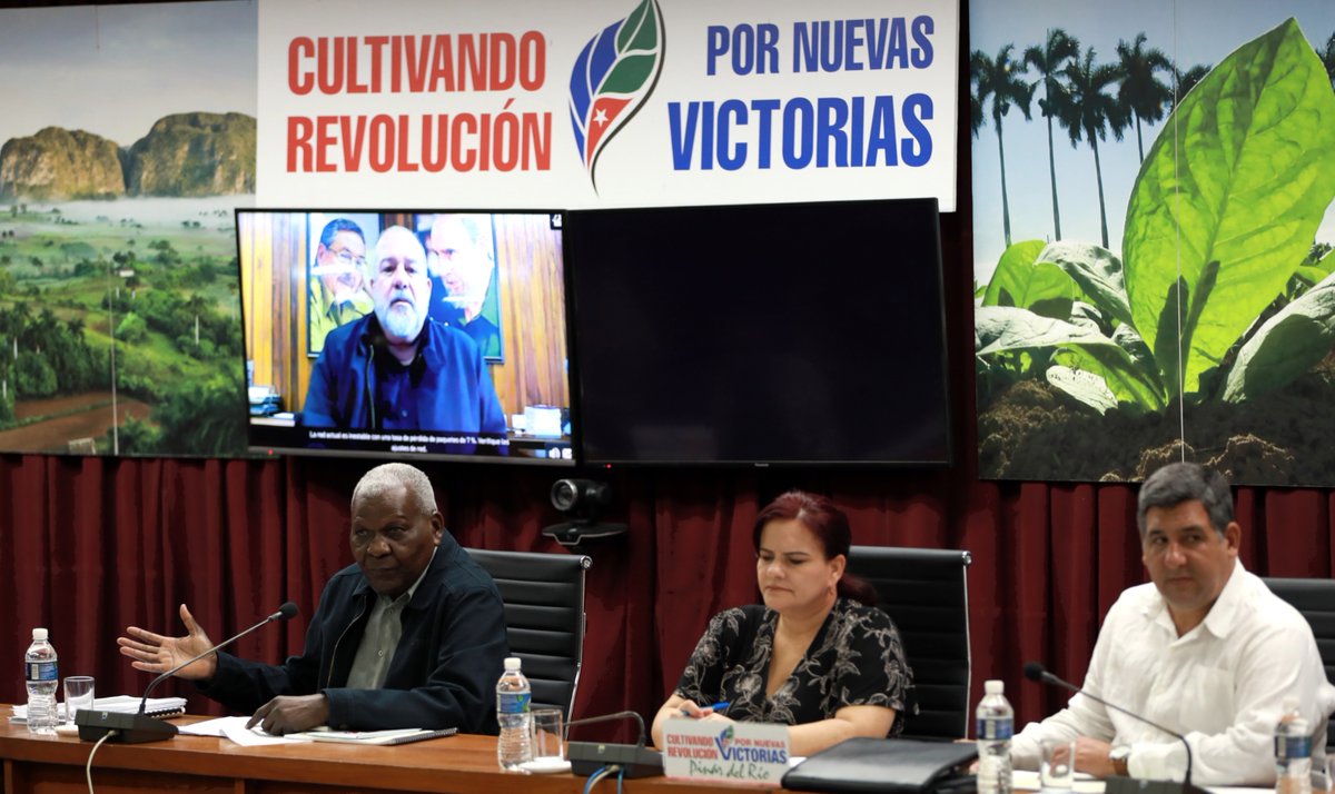 🇨🇺| Sesiona el Consejo Provincial Extraordinario de Pinar del Río, encabezado por el Presidente de <a href="/AsambleaCuba/">Asamblea Nacional Cuba</a>, Esteban Lazo, y por el Primer Ministro, <a href="/MMarreroCruz/">Manuel Marrero Cruz</a>, mediante videoconferencia. La sesión inició con la reafirmación de la solidaridad inquebrantable con Venezuela.