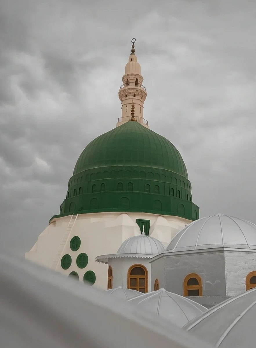 "وَعَليْهِ صَلَّ الصَّالِحُوْنَ وَسَلّمُوَا
إنَّ الصَّلَاةَ عَلىٰ النَّبِيِّ نَعِيْمُ" ﷺ