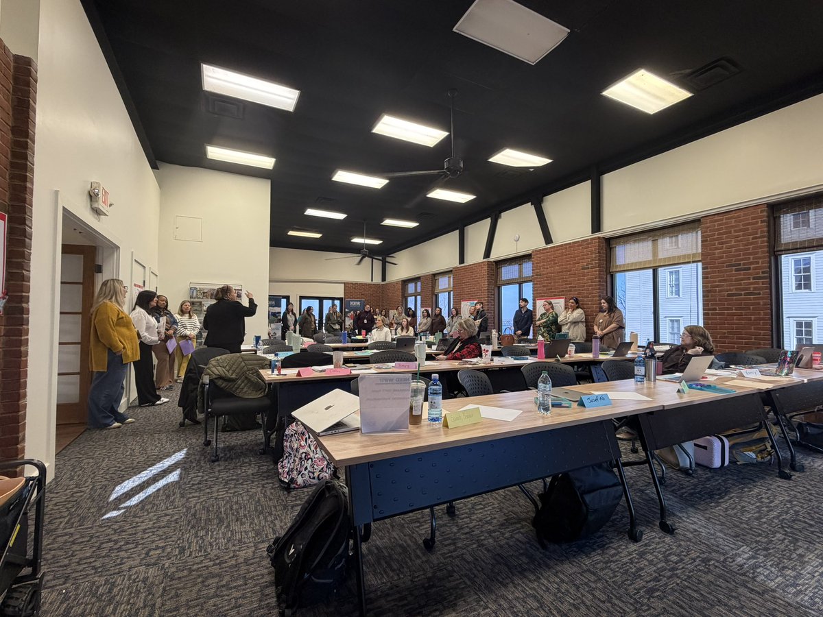 EL_is_Lit_rstutts tweet media