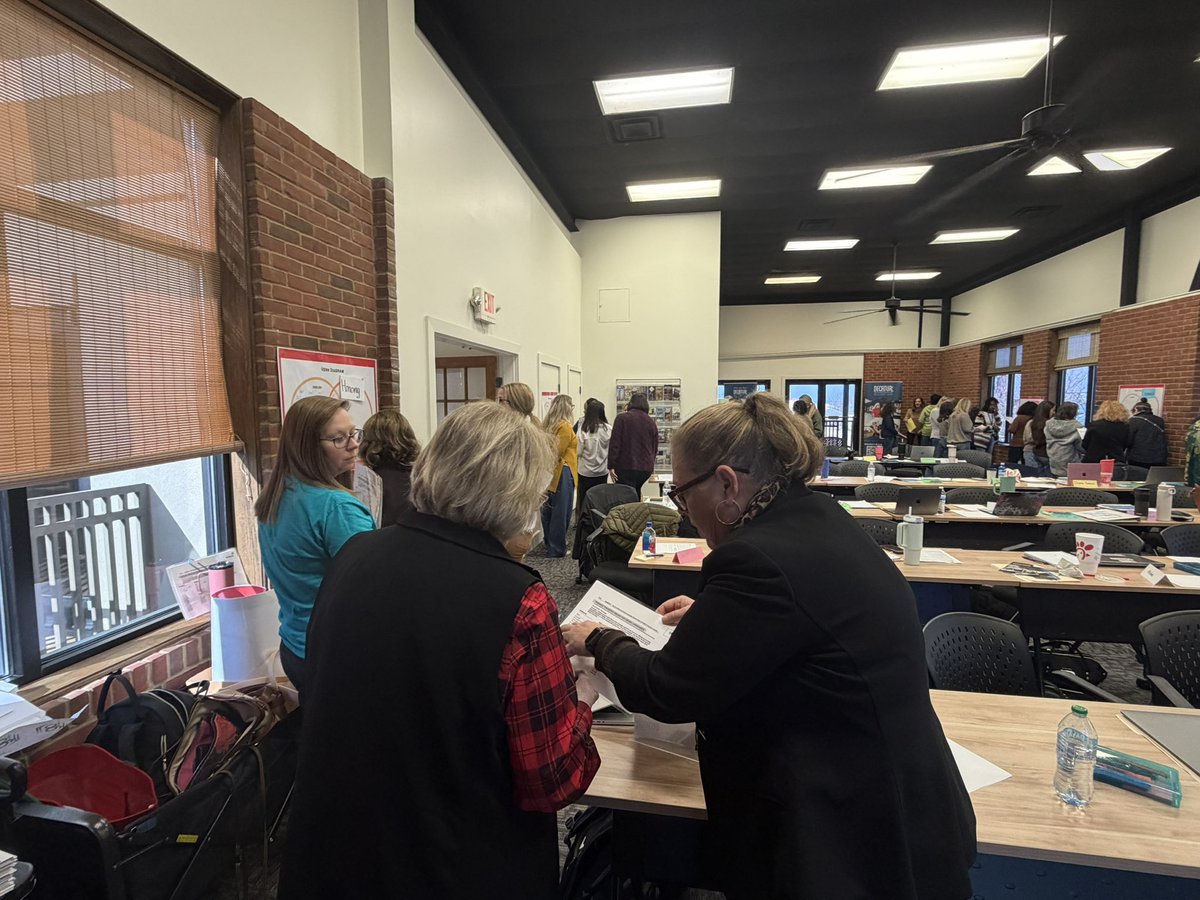 EL_is_Lit_rstutts tweet media