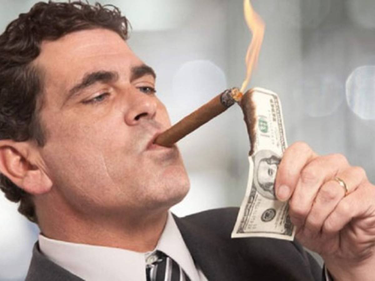 Cunao_oviedista's tweet photo. Una sesión de hemodiálisis cuesta unos 200€ aprox., si tienes que ir tres veces por semana son 600 €, o lo que es lo mismo, 2.400 € al mes. Tranquilo que cuando quitemos la Seguridad social, con lo que te vamos a pagar de más te llega casi fijo si un día enfermas del riñón. https://t.co/U58tfVzop7