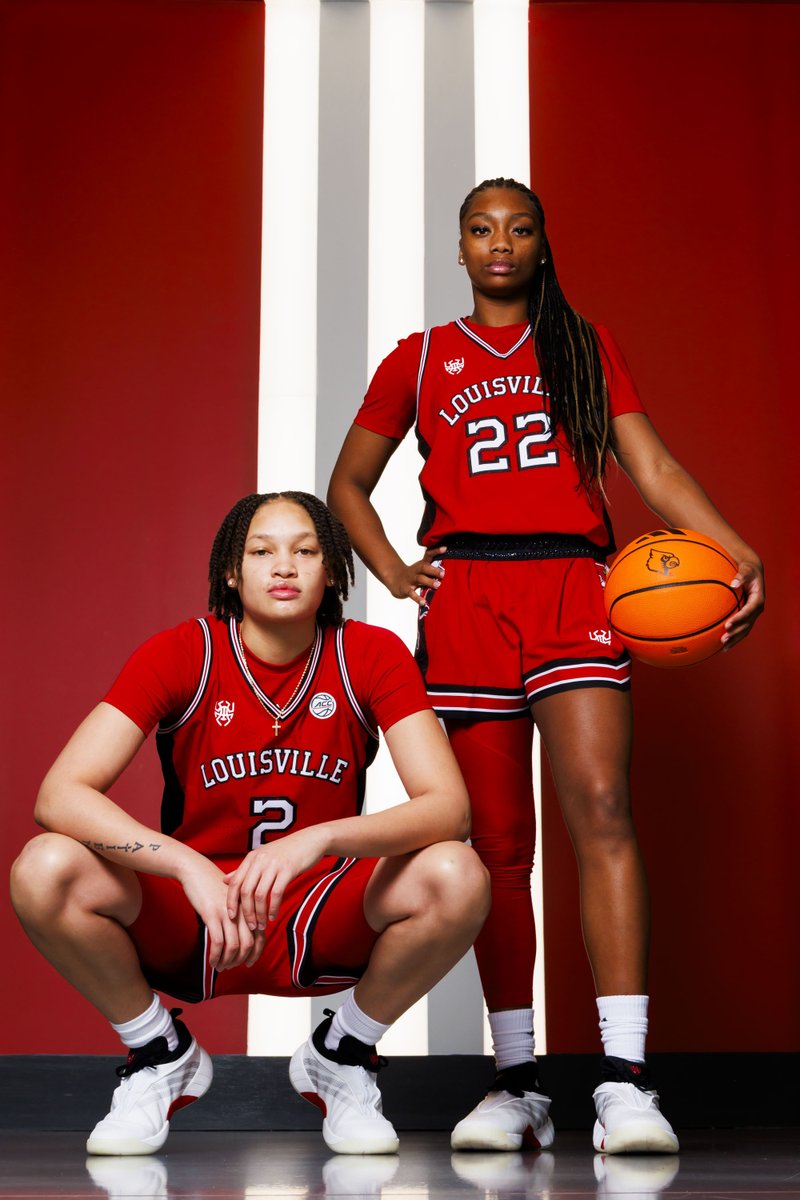 GoCards's tweet image. Coming soon to a court near you 🔥

Unveiling the Donovan Mitchell x Louisville collection!

Shop: uofl.me/3NaadLA

#GoCards x #TooNice