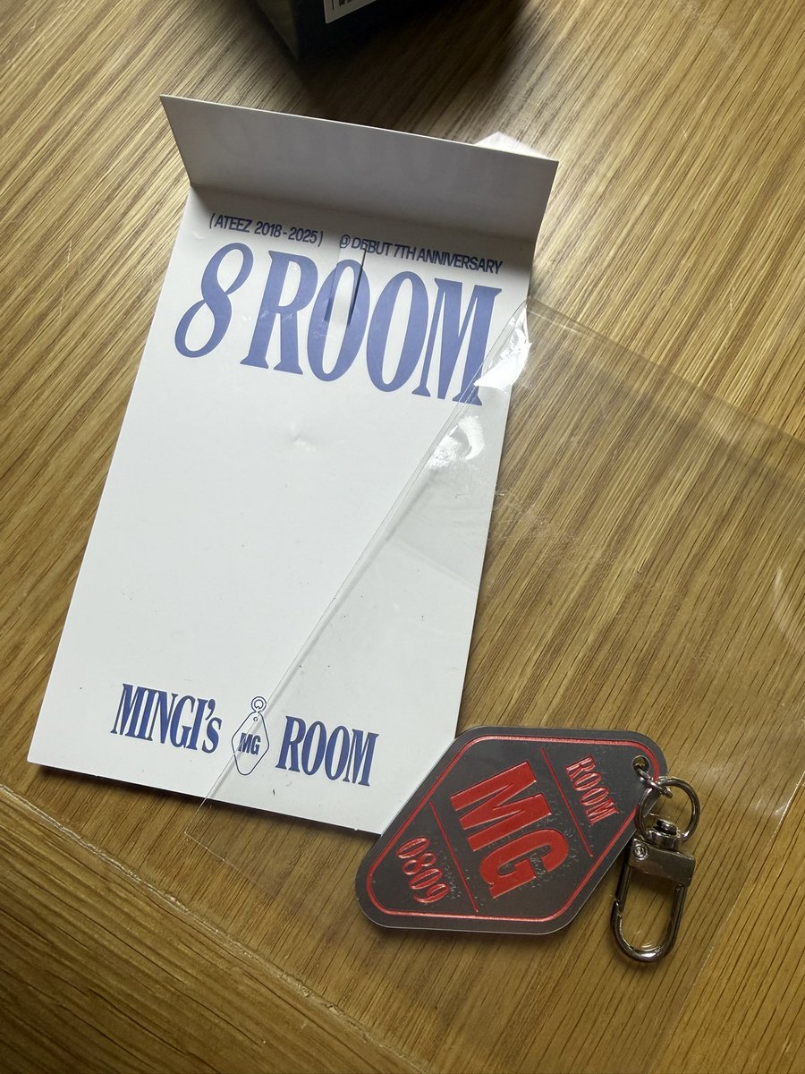 Orange_zero7's tweet image. 오매불망 기다린 키링
포카가 없던 건에 대하여...

와중에 키링은 이쁘고